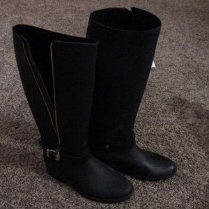 Gently worn size 6 Dirty Laundry boots
